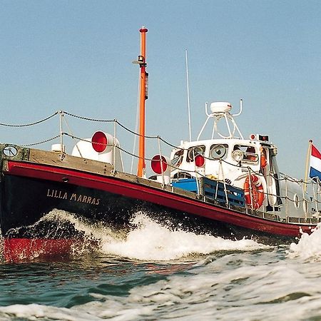 Reddingsboot Harlingen Boat Hotel Exterior foto